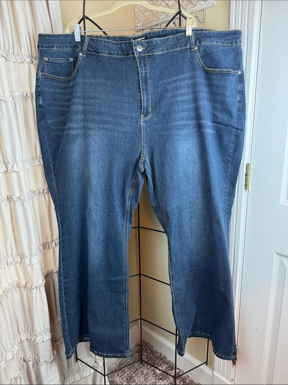 BloomChic Dark Blue Bootcut Wide-Leg Stretch Jeans Women's 30 NWT